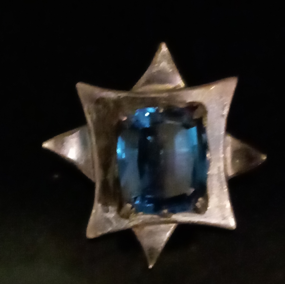 Beautiful Vintage sterling glass pin